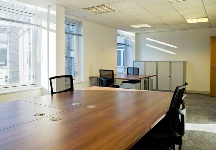 Dedicated workspace in Coombe Road, City Skyline in New Malden