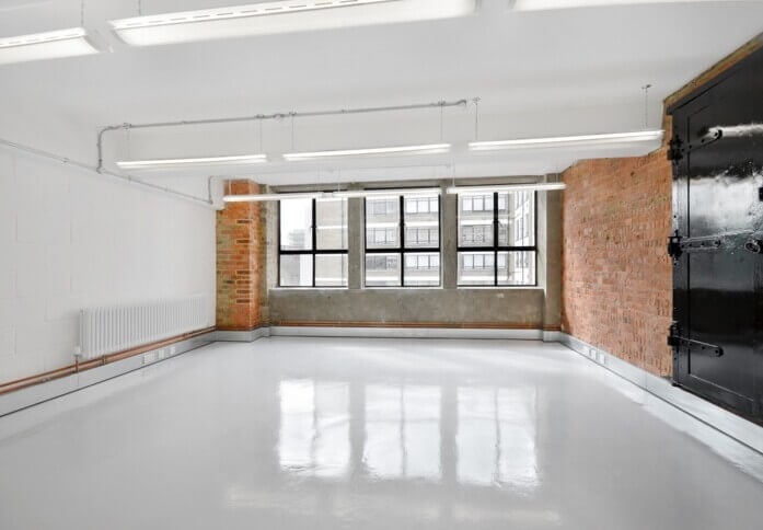 Unfurnished workspace in Drummond Road, in Bermondsey