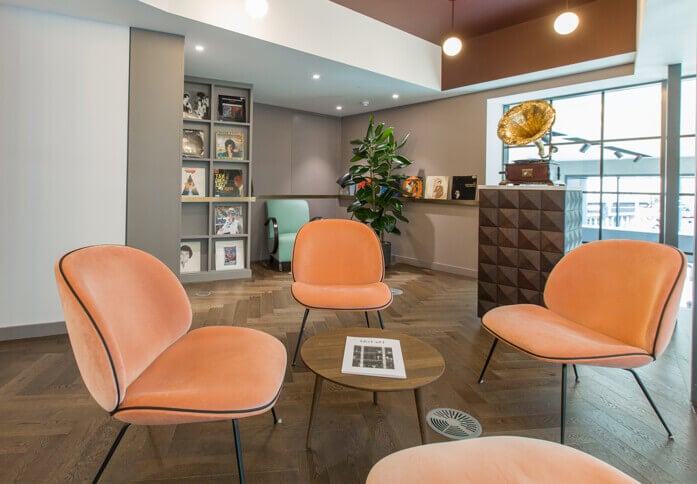 Breakout space for clients - Bloomsbury Way, The Office Group Ltd. (FORA) in Holborn, WC1 - London