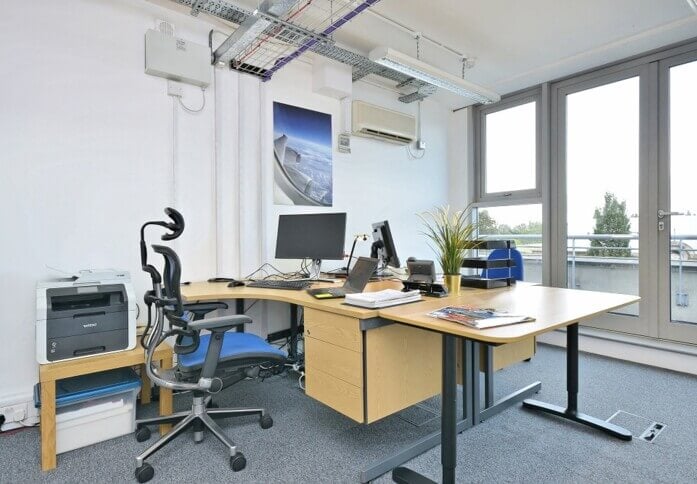 Unfurnished workspace - Mortlake High Street, Glenstone Property PLC