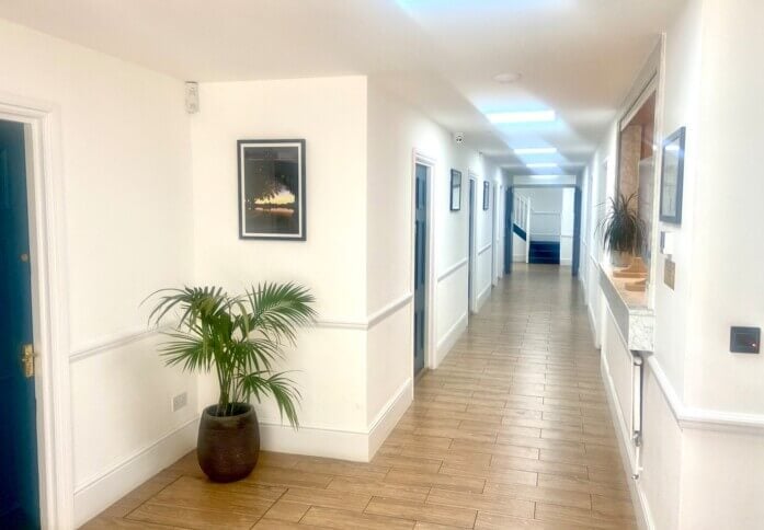 The hallway in Ranelagh Gardens, Etonia Ltd, Fulham, SW6 - London