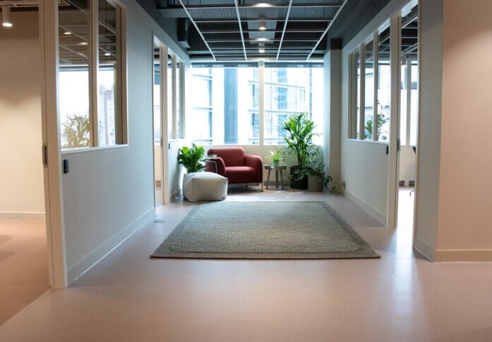 Breakout space for clients - Sierra Quebec Bravo, Waterfront Studios Properties LLP in Docklands, E14 - London