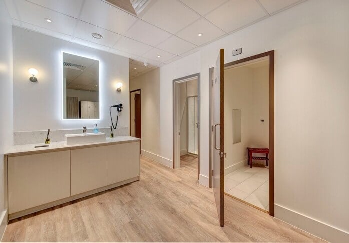 Bathroom facility at Buckingham Gate, One Avenue (Westminster, SW1)