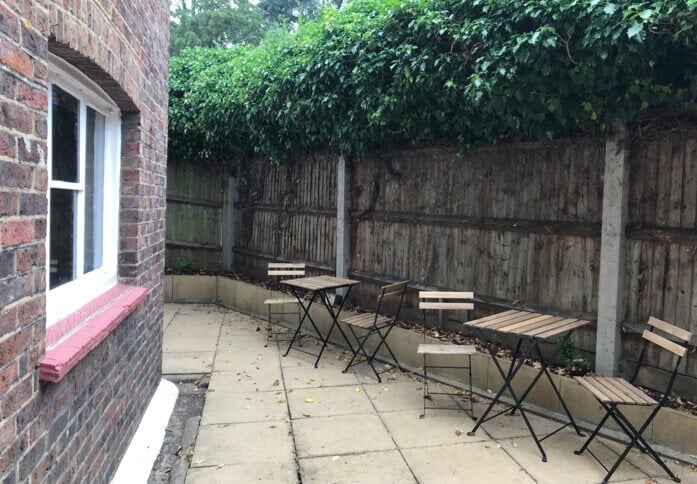 Outdoor area - Castle Street, Deskrenter Ltd in Tonbridge, TN9