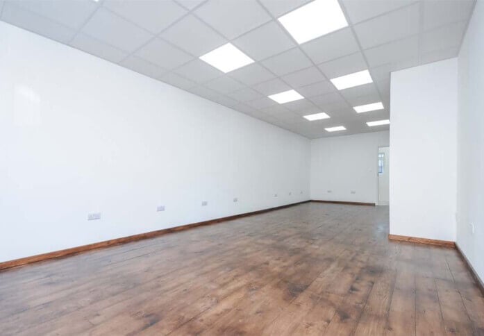 Unfurnished workspace: Lyon Way, Luxural Ltd, Greenford, UB5 - London