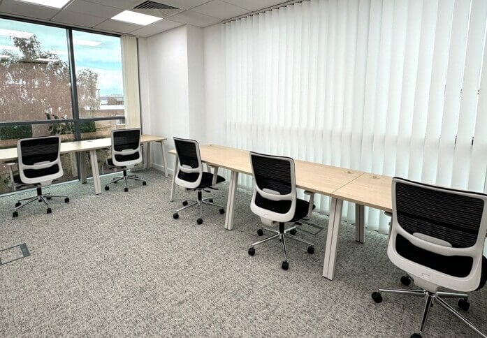 Private workspace in Oaks Court, Cubix Ltd (Borehamwood, WD6 - London)