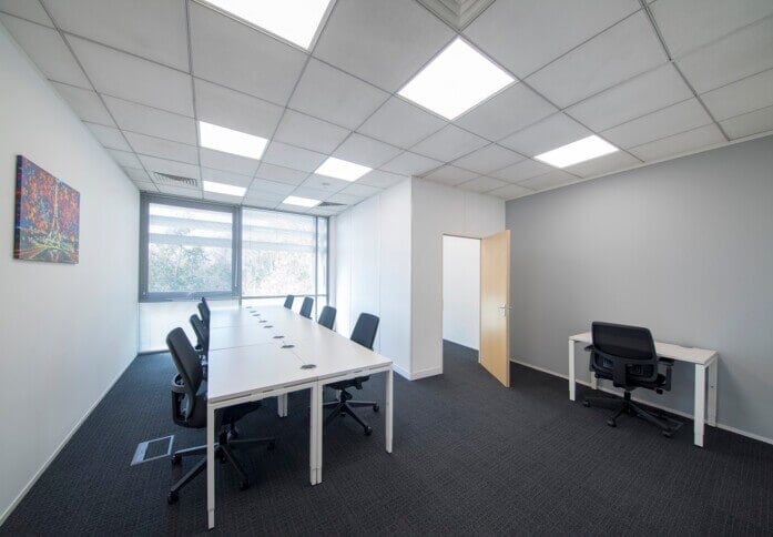 Private workspace Fairbourne Drive, Regus in Milton Keynes