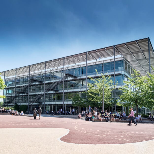 The building at Chiswick High Road, Regus