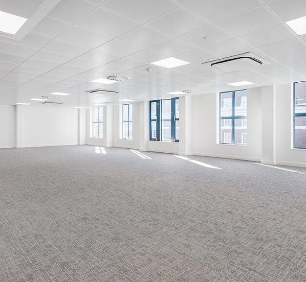 Dedicated workspace in Kensington High Street, One Avenue in W8 - London