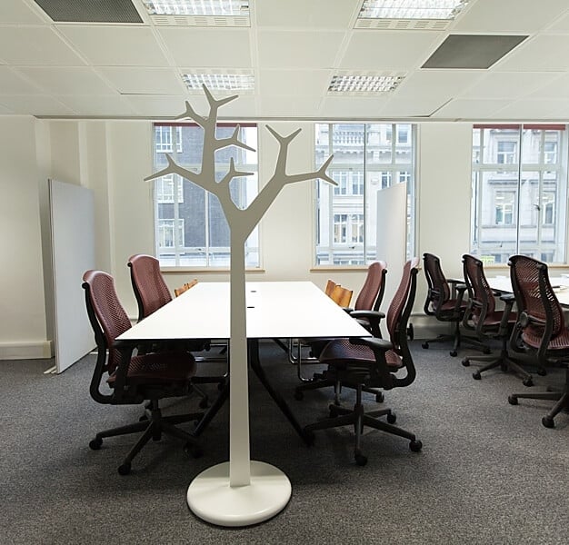 Private workspace in High Holborn, E Office