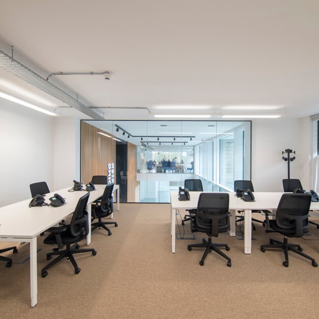 Private workspace Charter Place, Regus in Uxbridge