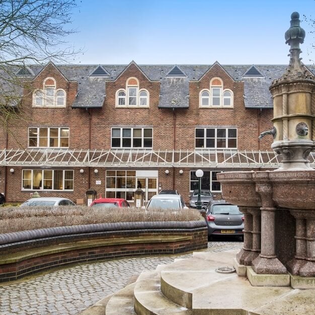 Building pictures of Fountain Court, Regus at St Albans