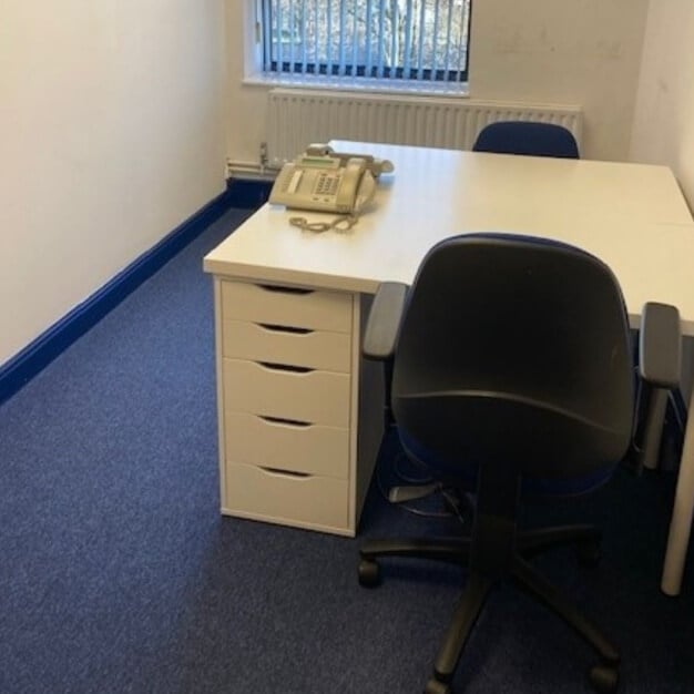 Dedicated workspace in The Broadway, Tolworth, KT6 - London