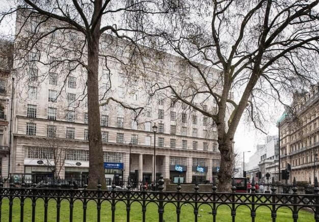 Building outside at Grosvenor Gardens, Regus, Victoria